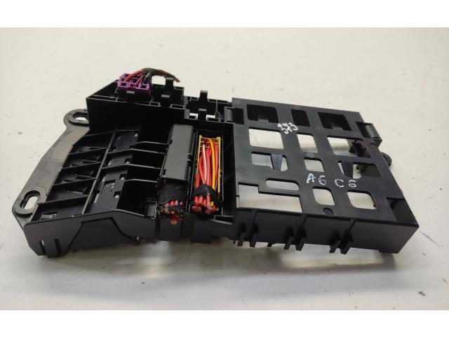 Pojistková skříňka 4F0971845 Audi A6 S6 C6 4F 2006