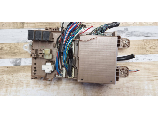 Блок предохранителей 8264113040, 2323000231 Toyota Corolla Verso E121