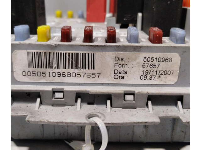 Блок предохранителей 50510968 Alfa Romeo 166