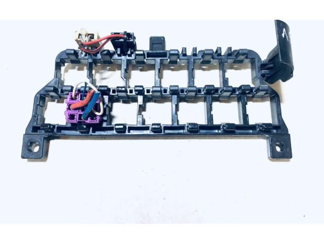 Блок предохранителей 8D0937503E Volkswagen Golf IV