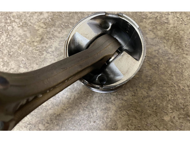 Píst 2AD, FHV Toyota Avensis T250