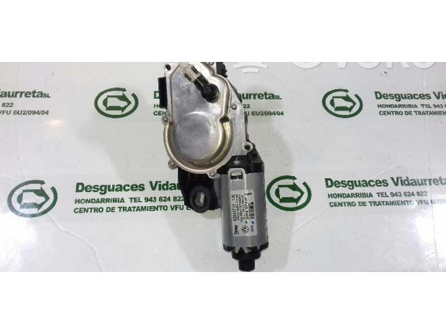 Моторчик заднего дворника 2K0955712C Volkswagen Caddy