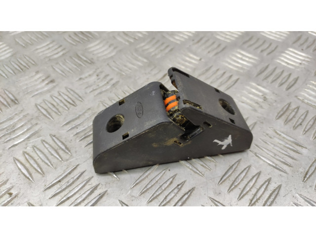 Притягиватель задней крышки