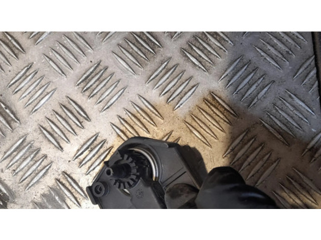 Ручка капота