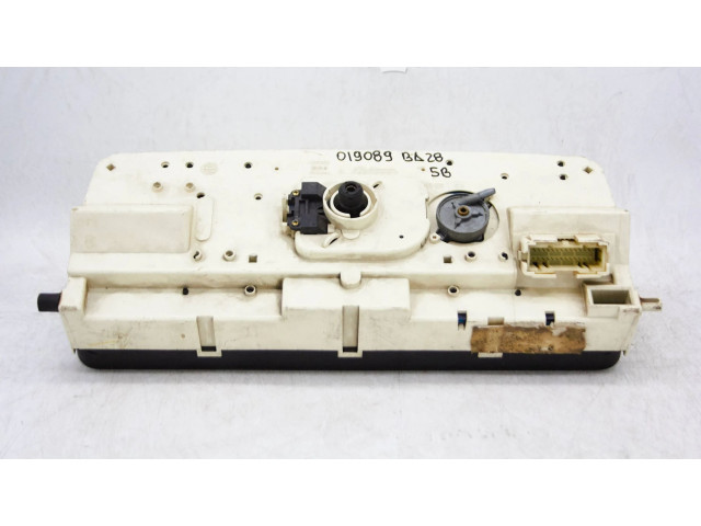 Přístrojová deska Volkswagen PASSAT B3 1991 81117620