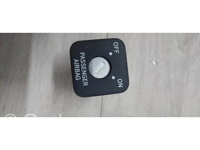 Включатель надувной подушки для пассажира