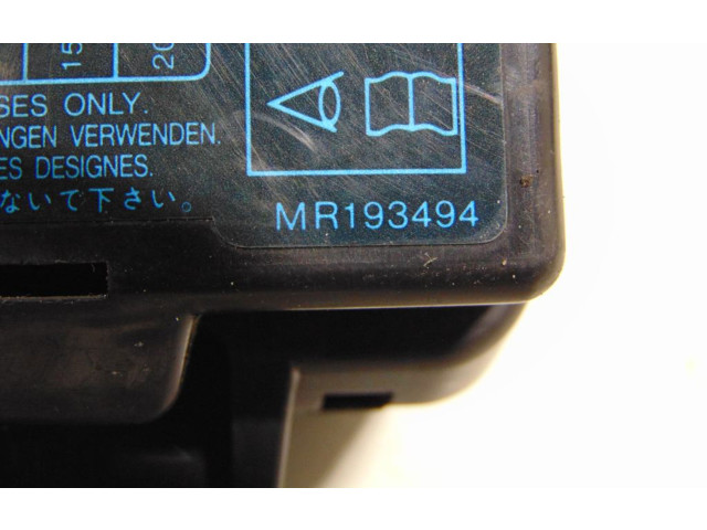 Блок предохранителей MB953410, MR193494 Mitsubishi Carisma