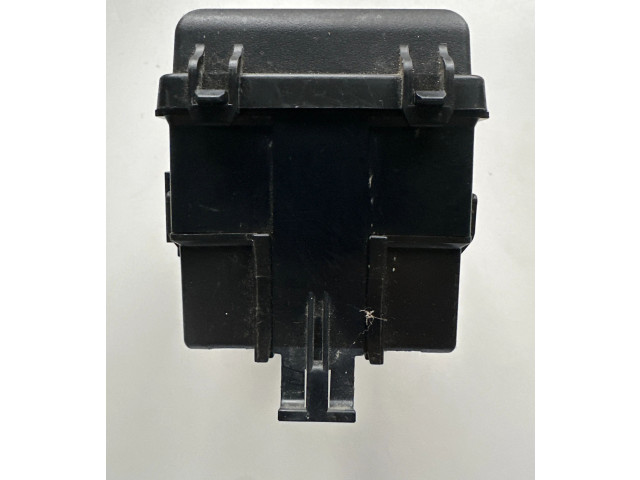 Блок предохранителей     Subaru Forester SK    