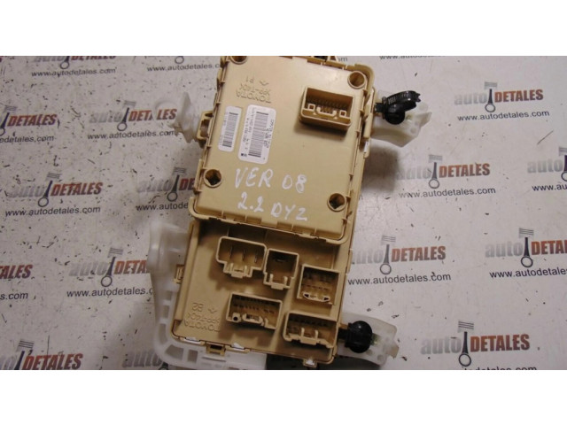 Блок предохранителей 892210F010   Toyota Corolla Verso AR10    