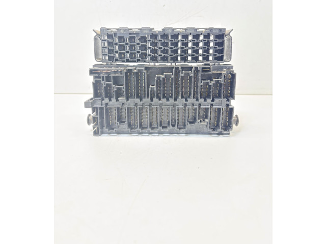 Блок предохранителей     Volkswagen Transporter - Caravelle T4    