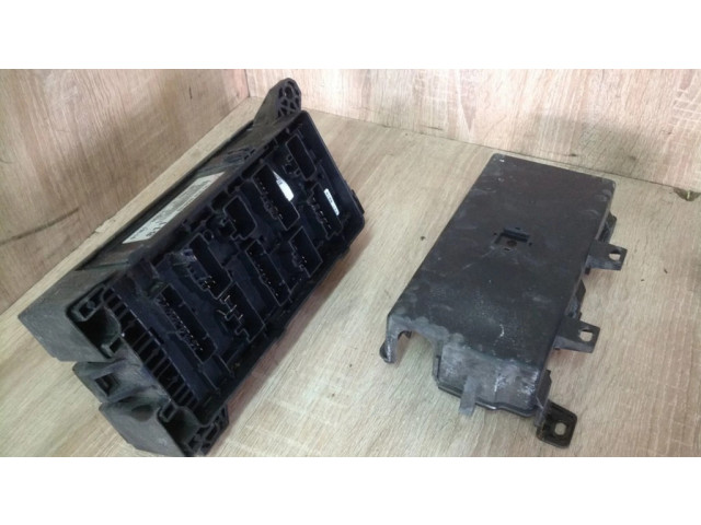 Блок предохранителей 911613E011   KIA Sorento    