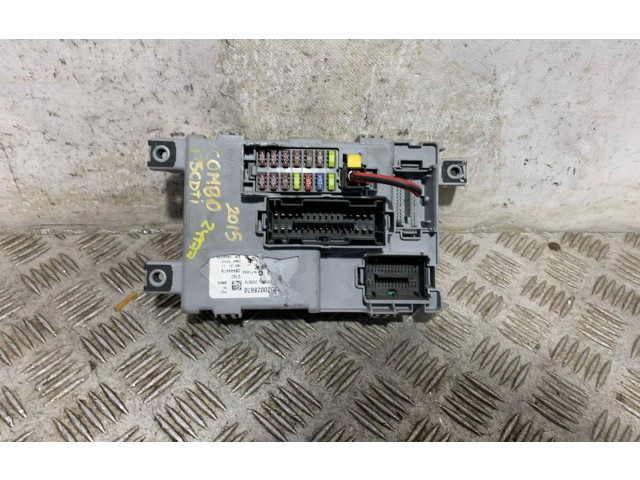 Блок предохранителей 00520028670   Opel Combo D    