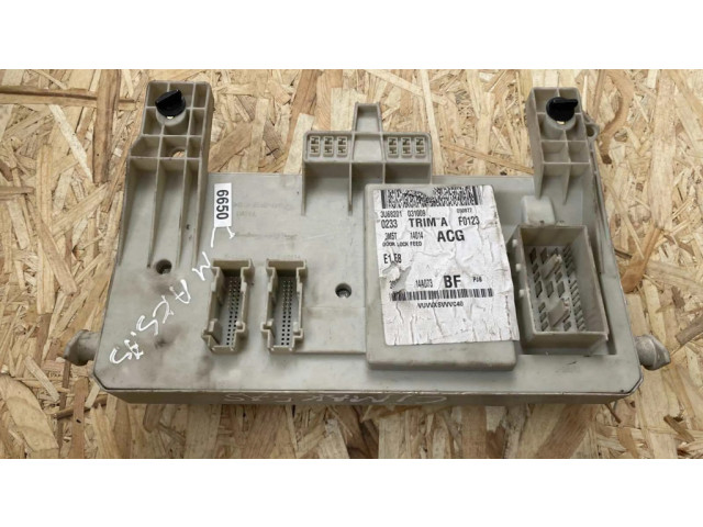 Блок предохранителей 3M5T14014   Ford Focus    