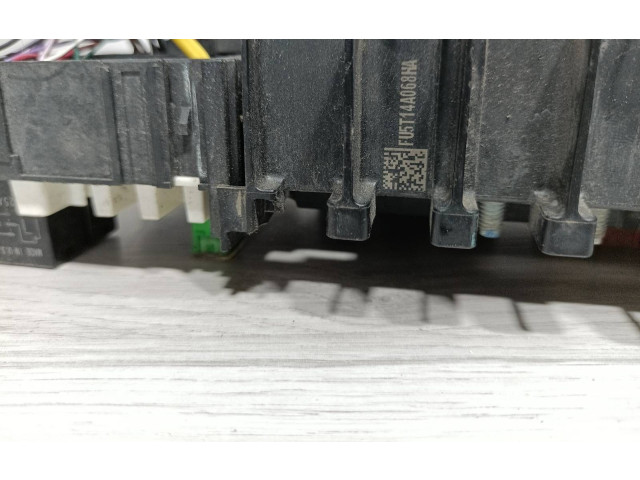 Блок предохранителей  FU5T14A068HA   Ford F150    