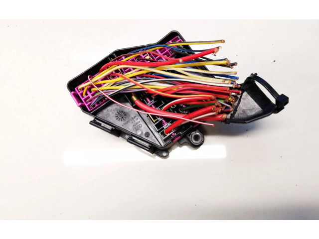 Блок предохранителей 8d1941824 Volkswagen Golf IV