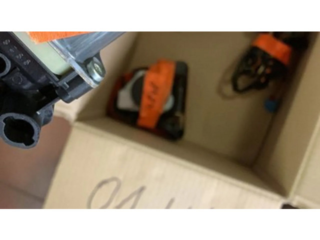 Передний двигатель механизма для подъема окон