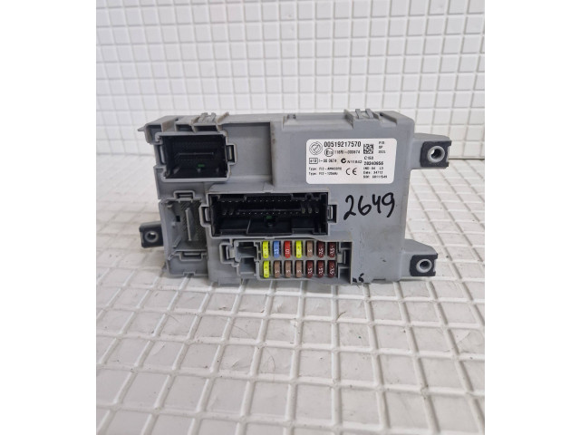 Блок предохранителей 28340956, 28340956 Opel Combo D