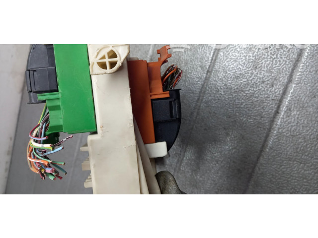 Pojistková skříňka Mazda 3 2005