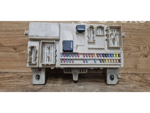 Блок предохранителей 31327215, 010611 Volvo C70