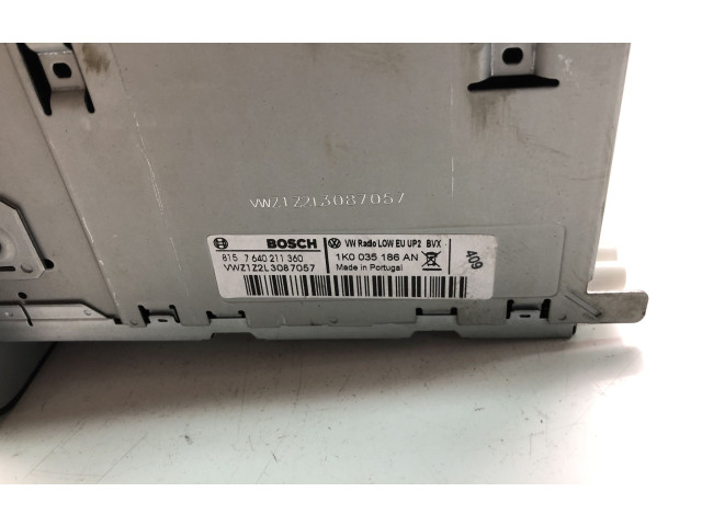 Радио/ проигрыватель CD/DVD / навигация