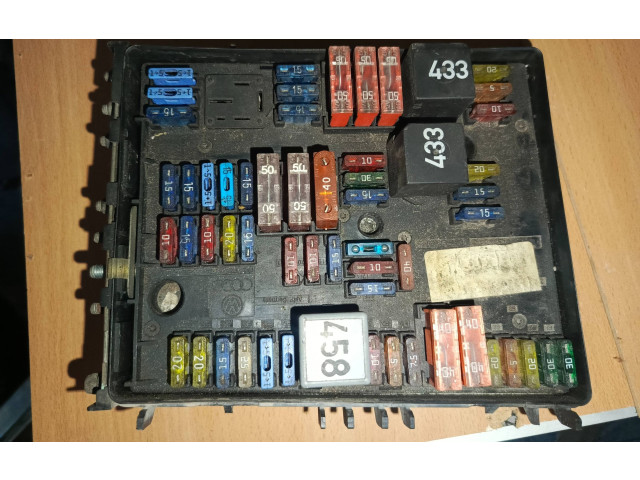 Блок предохранителей 1K0937124H Audi A3 S3 8P