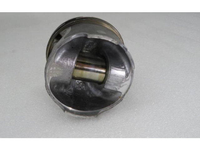  Поршень  5575GG, K9KM768  Renault Clio III  