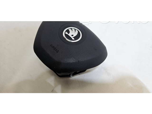 Подушка безопасности водителя 5E0880201   Skoda Octavia Mk3 (5E)