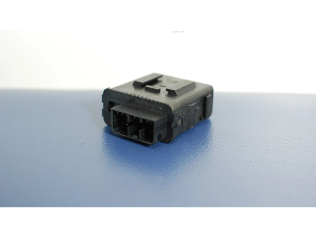 Блок управления TC91675G2G, TC91675G2G Mazda MPV II LW