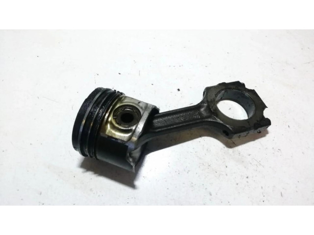 Píst Alfa Romeo 156 pro naftový motor 2.4