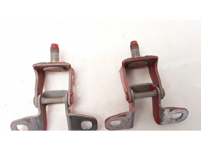 Петля (петли) задней крышки