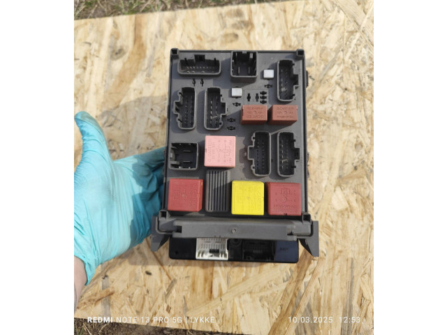   Pojistková skříňka 8200315964, 81N3   Renault Espace -  Grand espace IV 2004