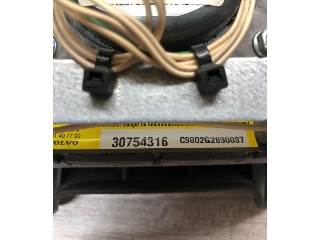 Подушка безопасности водителя 30754316, C9802G2830037   Volvo V70
