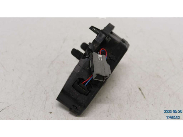 Zámek zadních dveří 31440645 Volvo XC60 2012