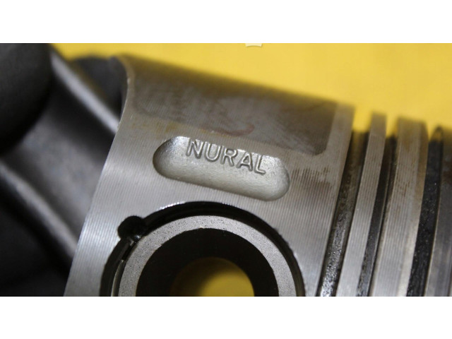 Píst    Mercedes-Benz E W210     