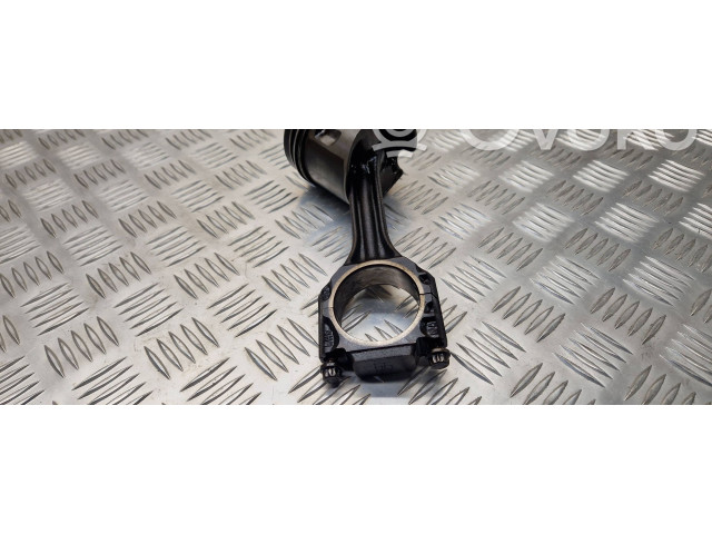  Поршень с шатуном    Volkswagen PASSAT B4  