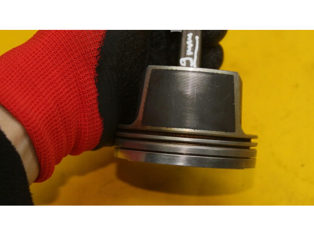 Píst    Audi A3 S3 8L     