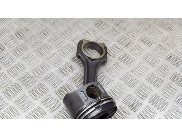 Píst A6110300320, A6110300717 Mercedes-Benz C W203 pro naftový motor 2.2 OM 611.962