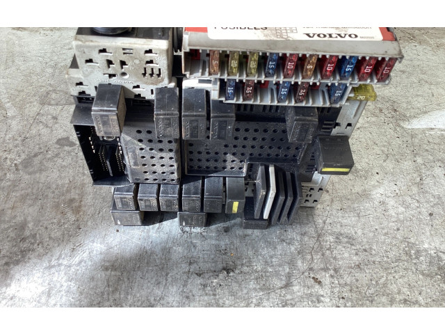 Блок предохранителей 30679527, 04W051   Volvo XC90    