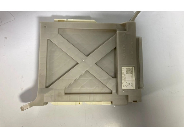 Pojistková skříňka 8273030L40B, 82730-30L40-B Lexus GS 250 350 300H 450H 2012