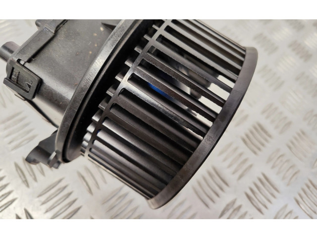 Вентилятор печки 4M1820021B Audi Q5 SQ5