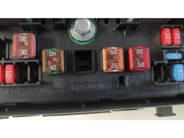 Блок предохранителей 13275881, 13253551   Opel Insignia A    