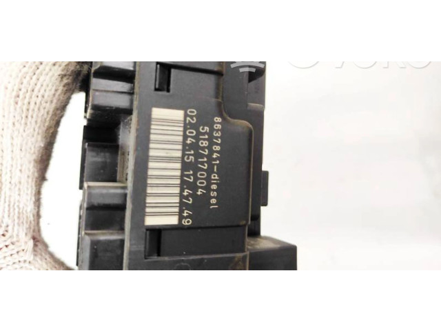 Блок предохранителей  8637841, 518717004   Volvo S70  V70  V70 XC    