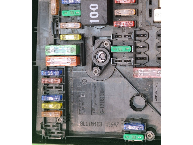   Pojistková skříňka 1k0937629   Volkswagen Caddy 2013