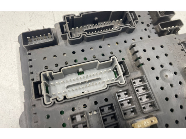 Блок предохранителей 8676391, 12217799 Volvo XC90