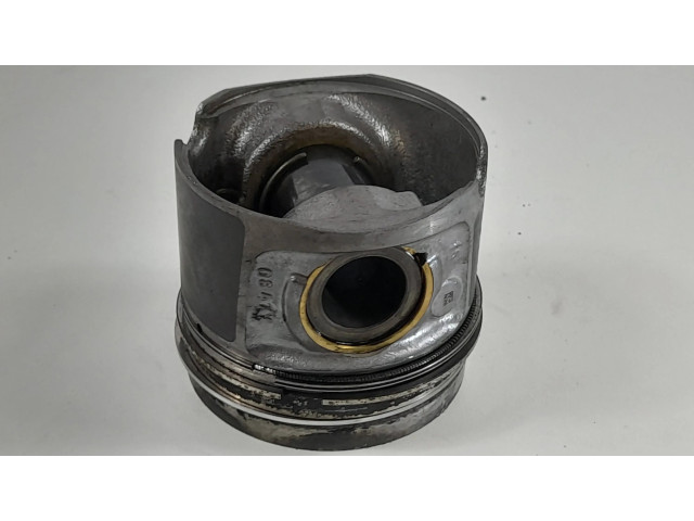 Píst 0841Y BMW 5 F10 F11 pro naftový motor 5.0