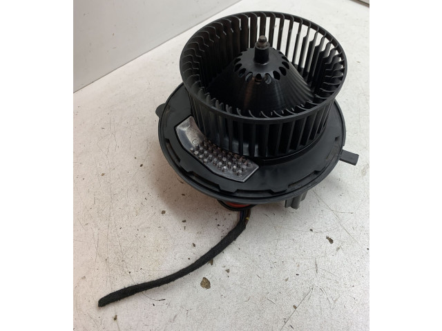 Вентилятор печки 5Q1819021 Skoda Octavia Mk3 (5E)