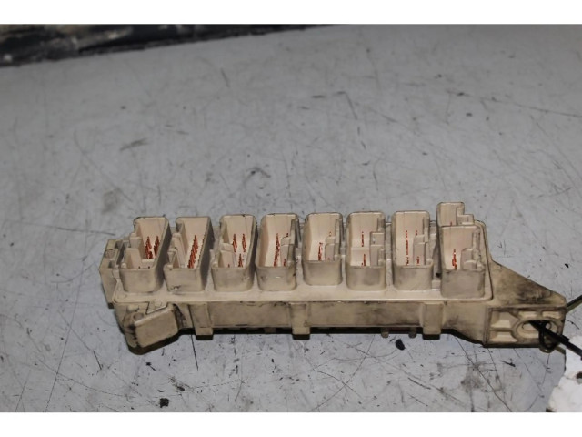 Pojistková skříňka Mazda MPV II LW 1999