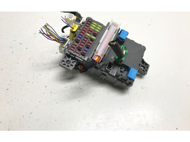 Блок предохранителей  3M0J112, J1230830   Honda HR-V    