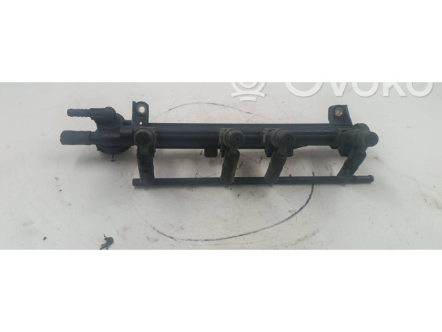 Топливная рампа    Volkswagen Golf IV  