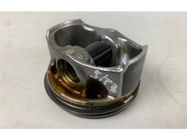  Поршень DNUE 06KBG, 82.435  Audi A3 S3 8V  